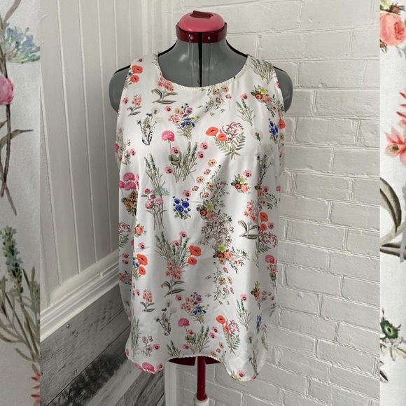 Floral flowy top - Picture 1 of 3